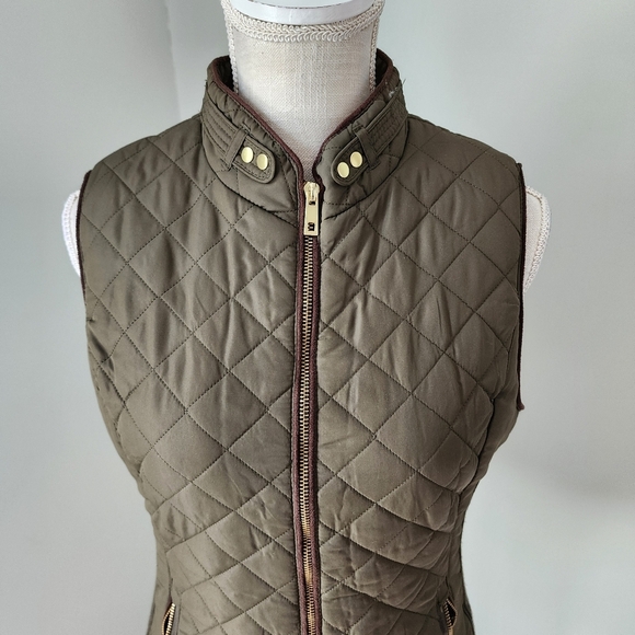 C'Esttoi Authentic Quilted Padded Vest Brownish GreenWith Gold Detail Size Med - Picture 2 of 9